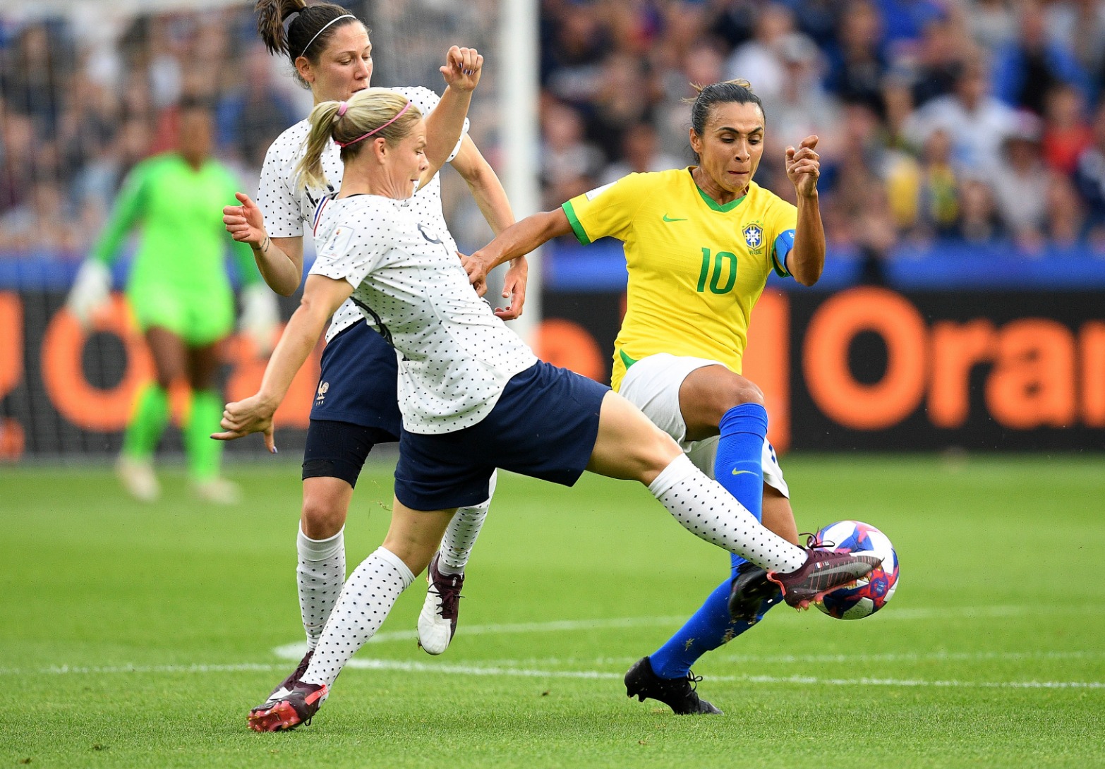 应用宝星空弈赛官网-体育赛事纵览：全球女足比赛备受关注的简单介绍