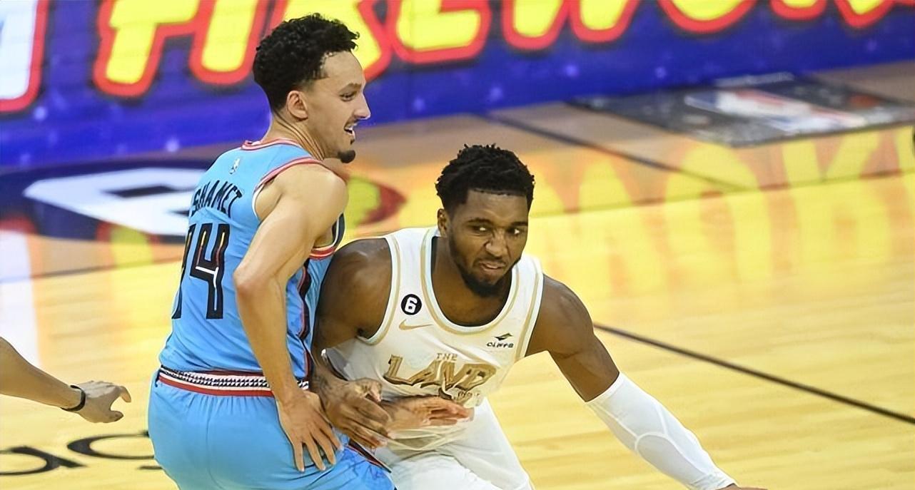 星空体育平台官网-关于火箭惨败马刺，哈登上半场只得分创季后赛低谷的信息