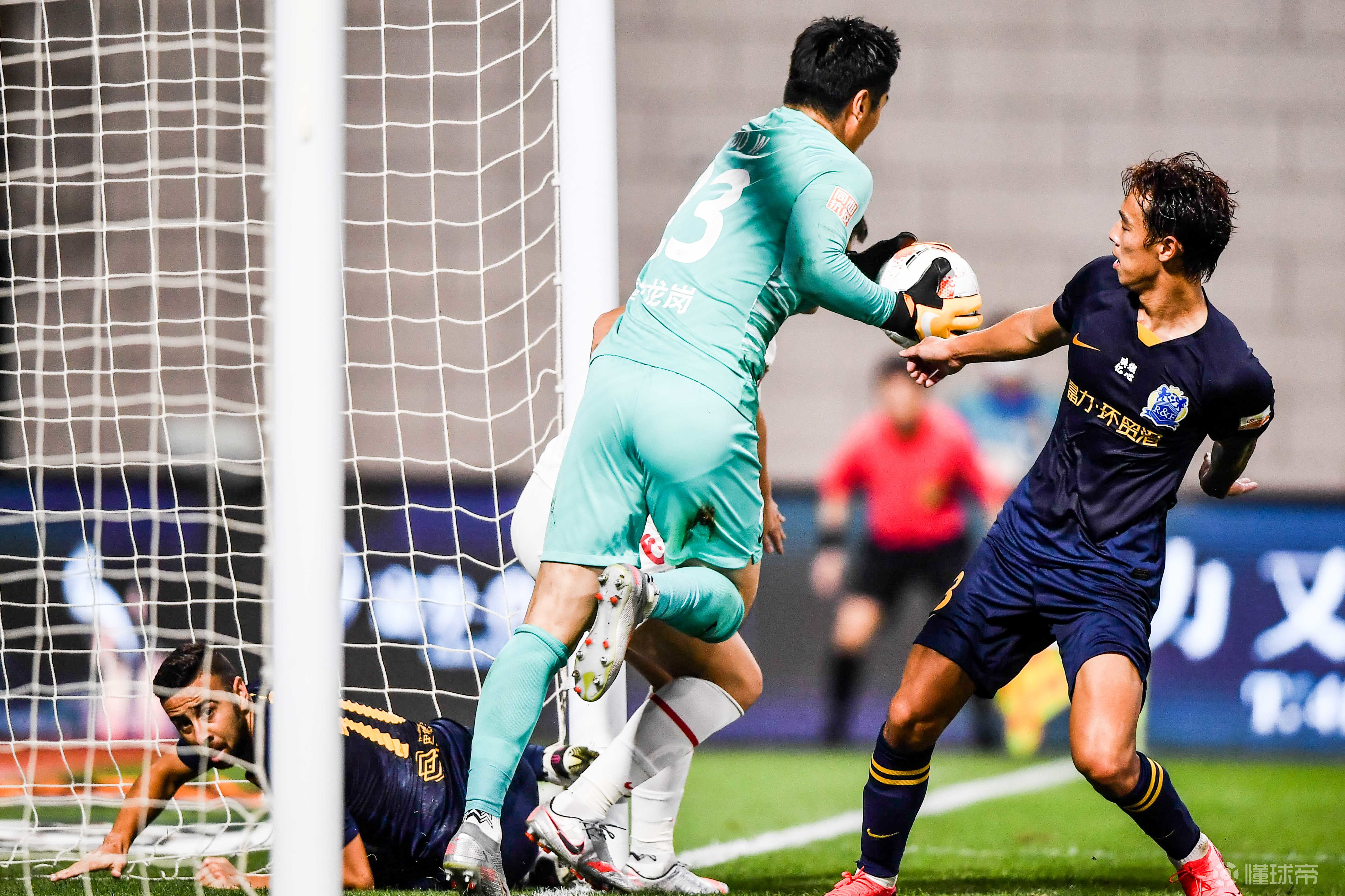 星空体育入口官网-深圳佳兆业客场战胜广州富力