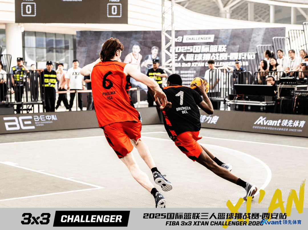 星空体育在线网页版-球队为参加国际篮球赛事进行战术训练